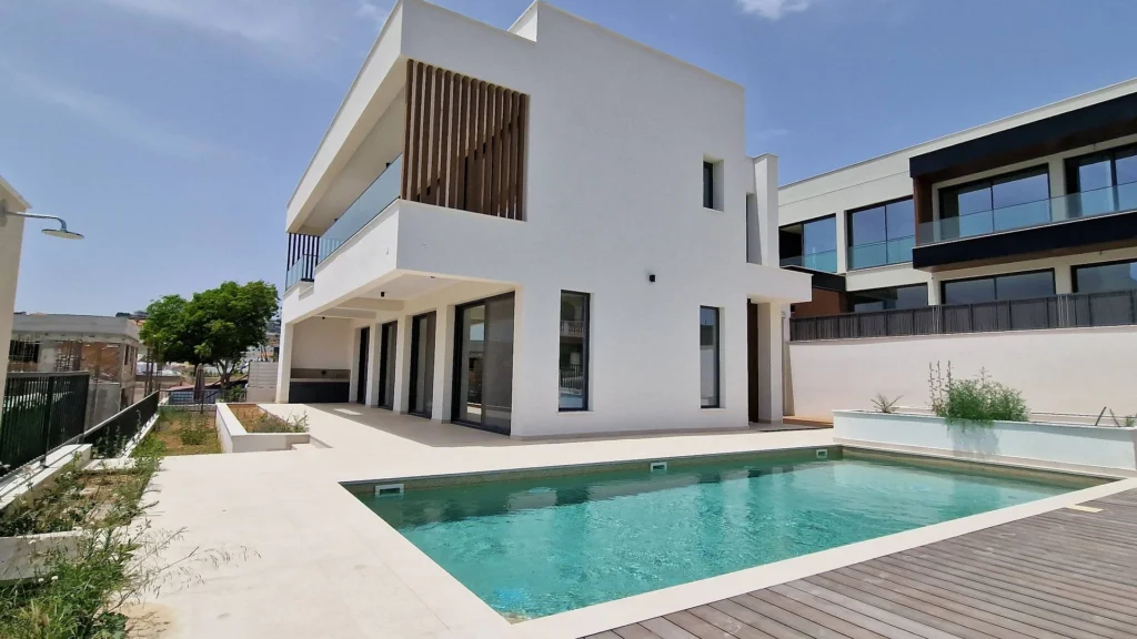 4 Bedroom House for Sale in Limassol – Agios Athanasios