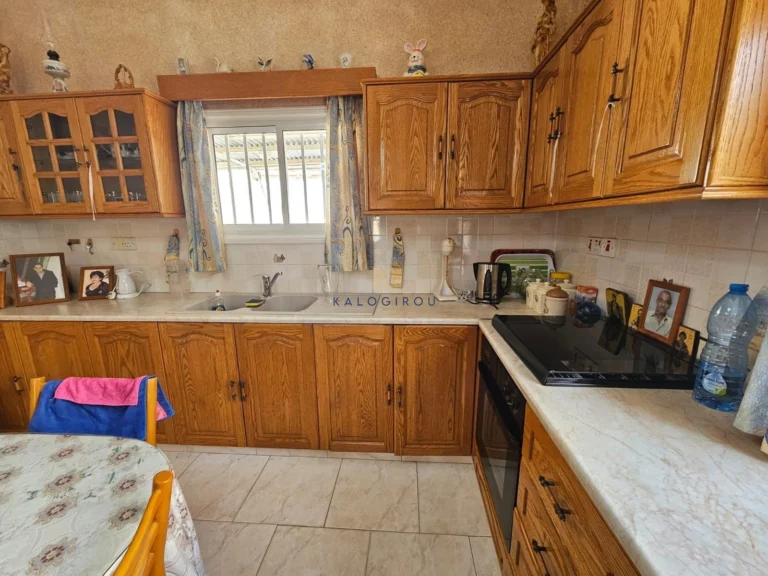 Cheap Houses and Villas for Sale Larnaca up to 300000 euro
