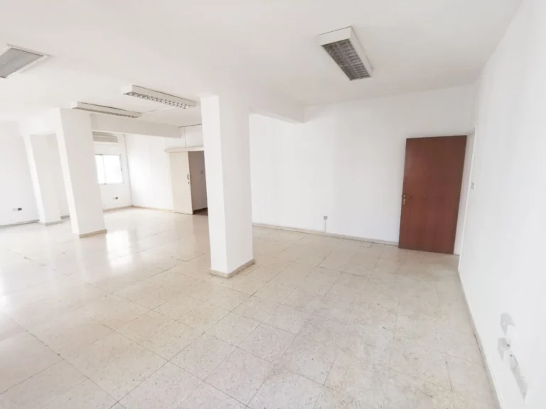212m² Office for Sale in Strovolos, Nicosia District