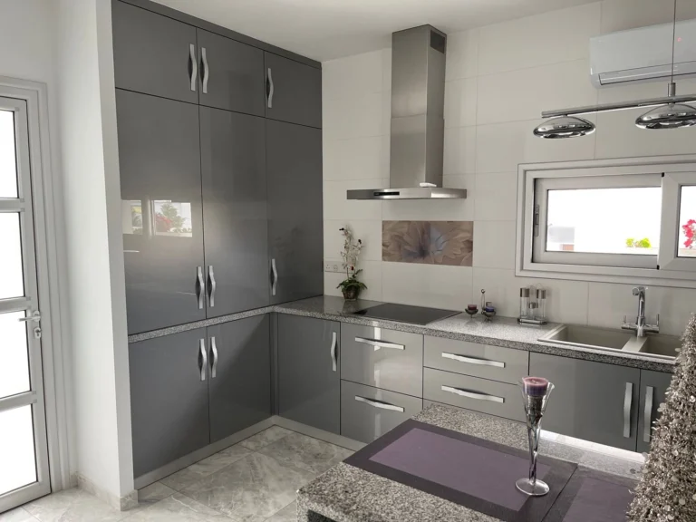 5 Bedroom House for Sale in Parekklisia, Limassol District
