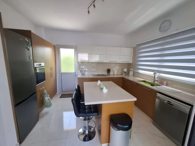 6+ Bedroom House for Sale in Kato Paphos