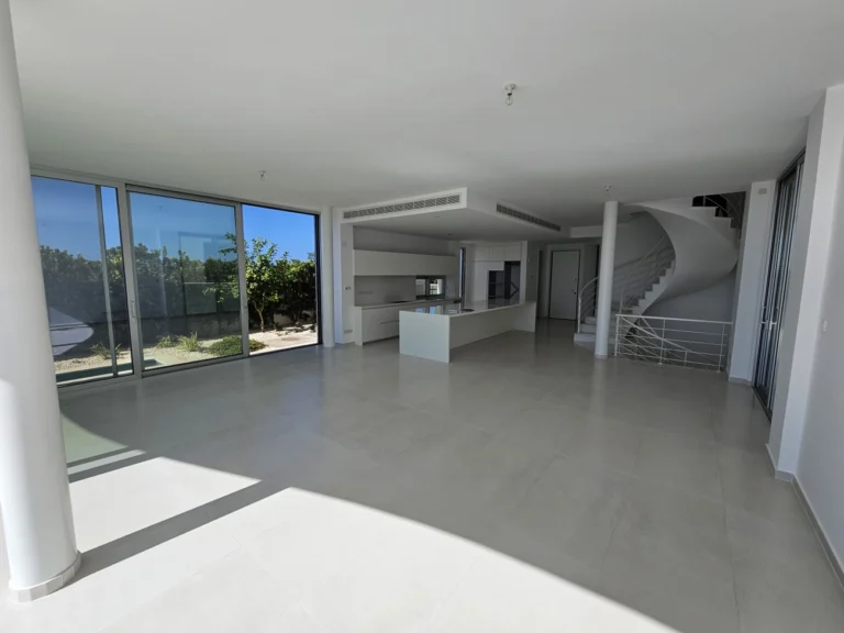5 Bedroom House for Sale in Chlorakas, Paphos District