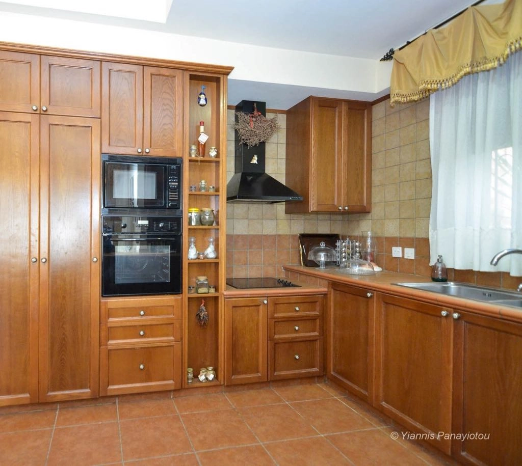 5 Bedroom House for Sale in Ypsonas, Limassol District