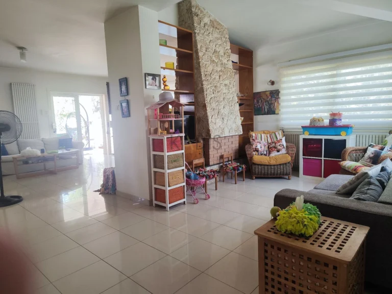 Cheap Houses and Villas for Sale Nicosia up to 800000 euro