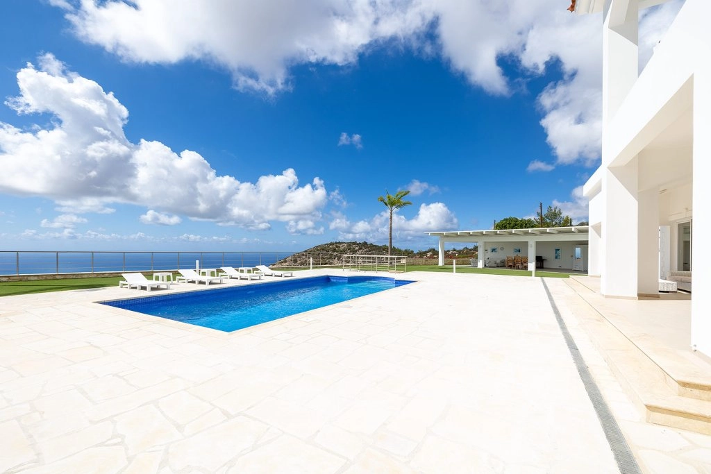 4 Bedroom House for Sale in Peyia, Paphos District