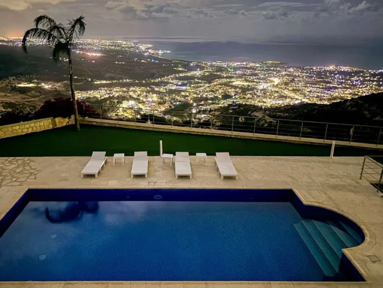 4 Bedroom House for Sale in Peyia, Paphos District