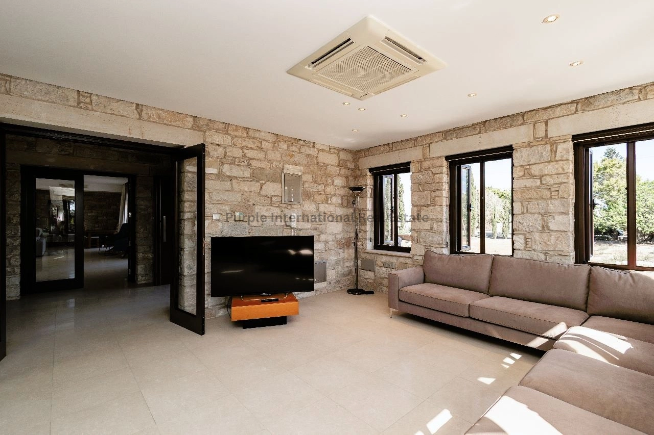 470m² House for Sale in Pervolia Larnacas
