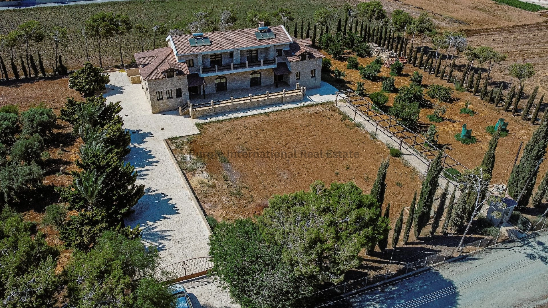 470m² House for Sale in Pervolia Larnacas