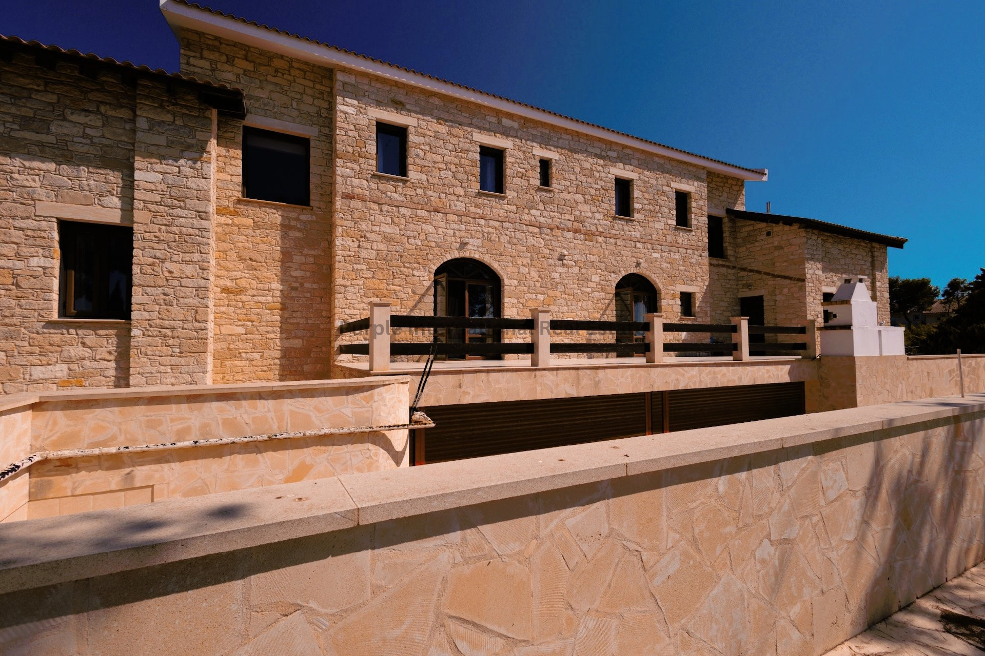 470m² House for Sale in Pervolia Larnacas