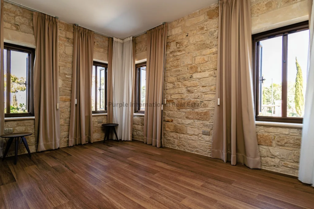 470m² House for Sale in Pervolia Larnacas