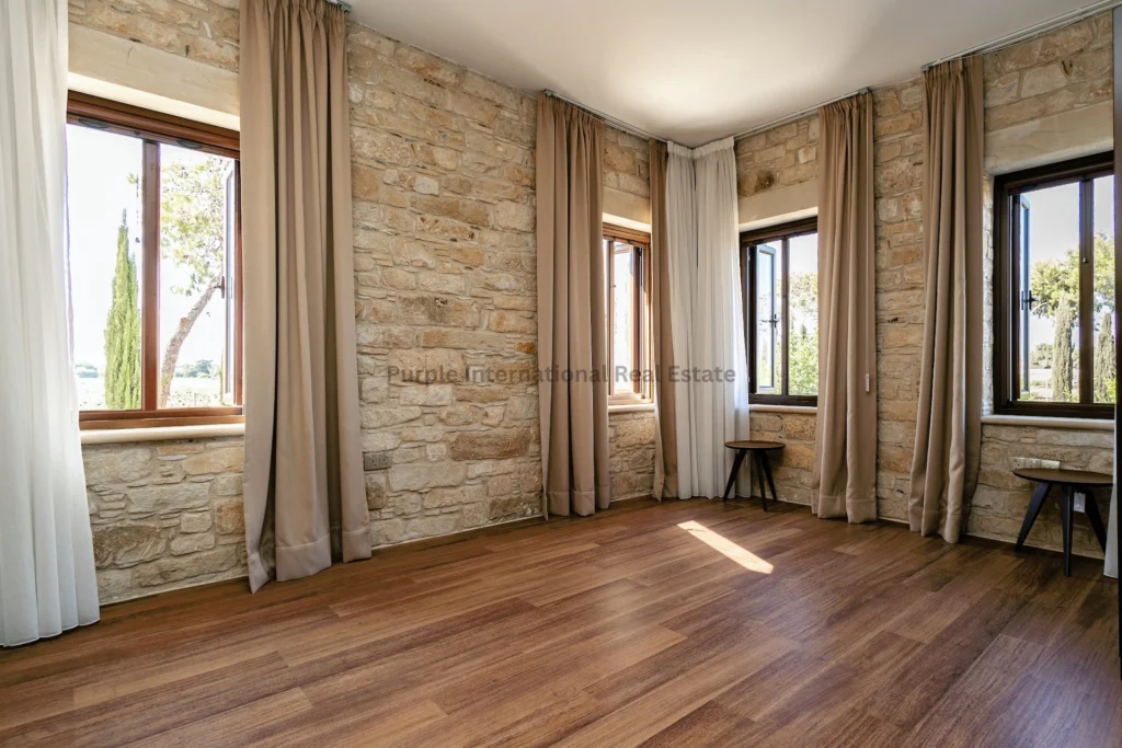 470m² House for Sale in Pervolia Larnacas
