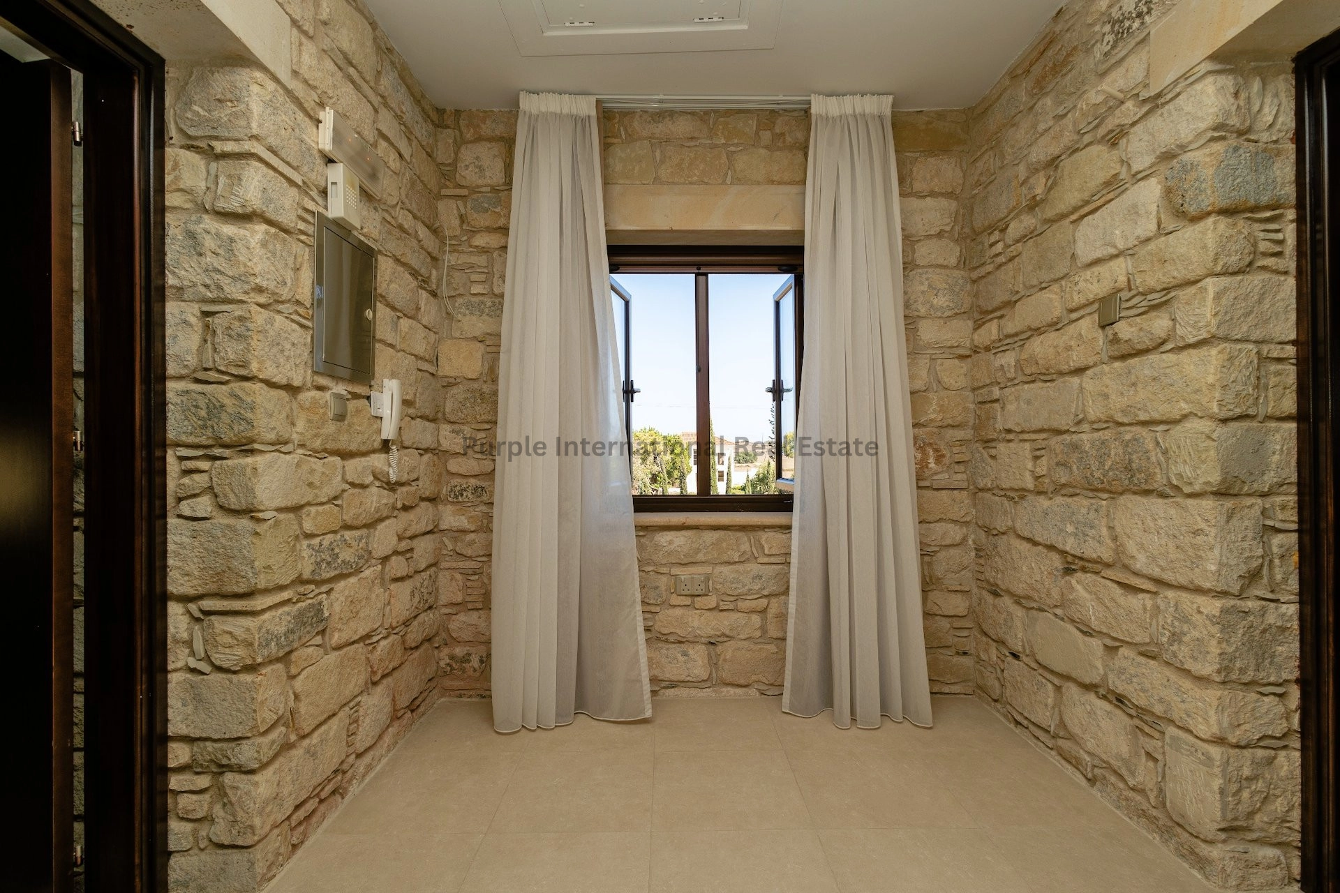 470m² House for Sale in Pervolia Larnacas