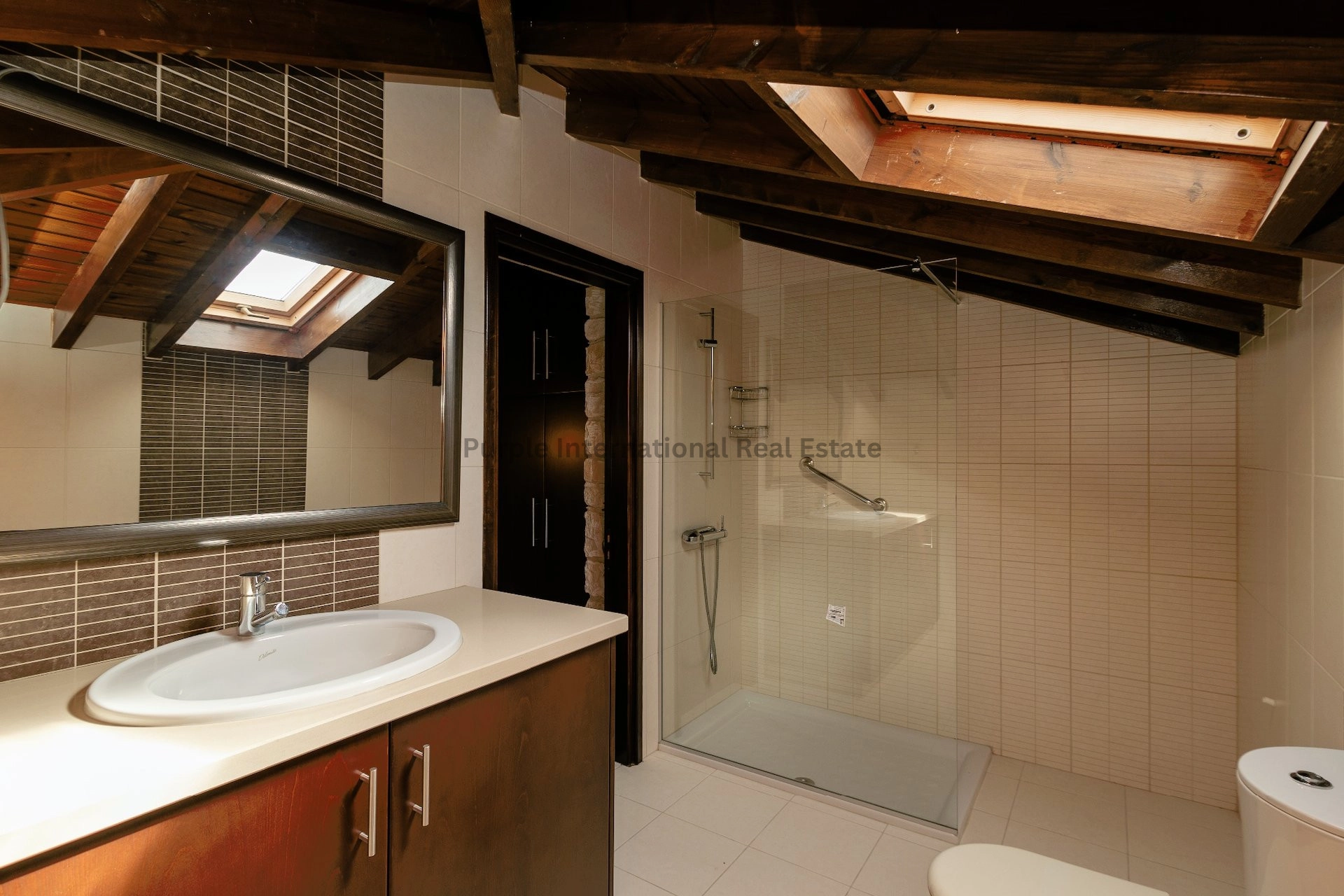 470m² House for Sale in Pervolia Larnacas
