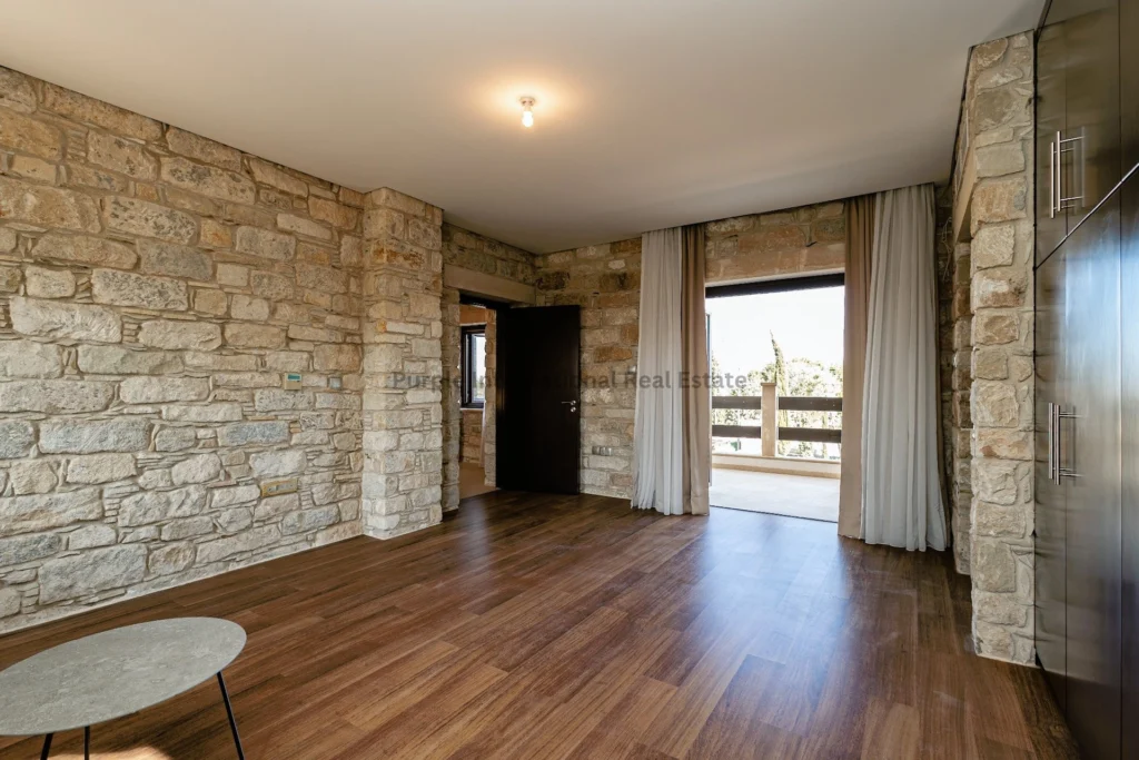 470m² House for Sale in Pervolia Larnacas