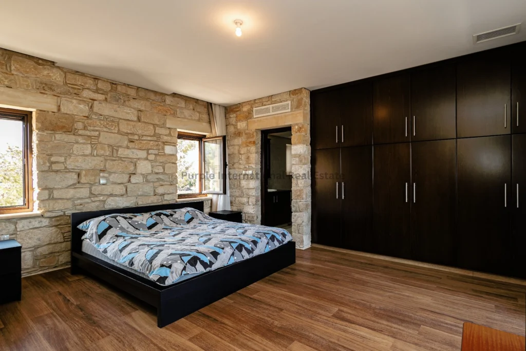 470m² House for Sale in Pervolia Larnacas