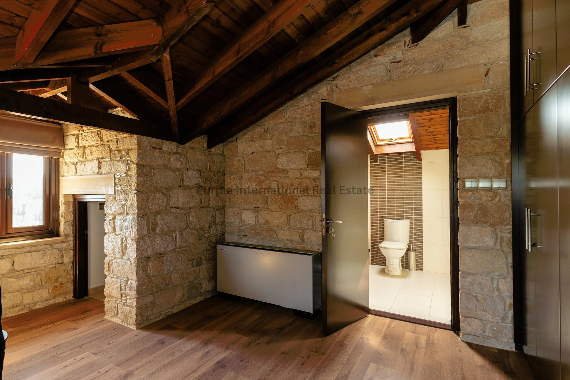 470m² House for Sale in Pervolia Larnacas