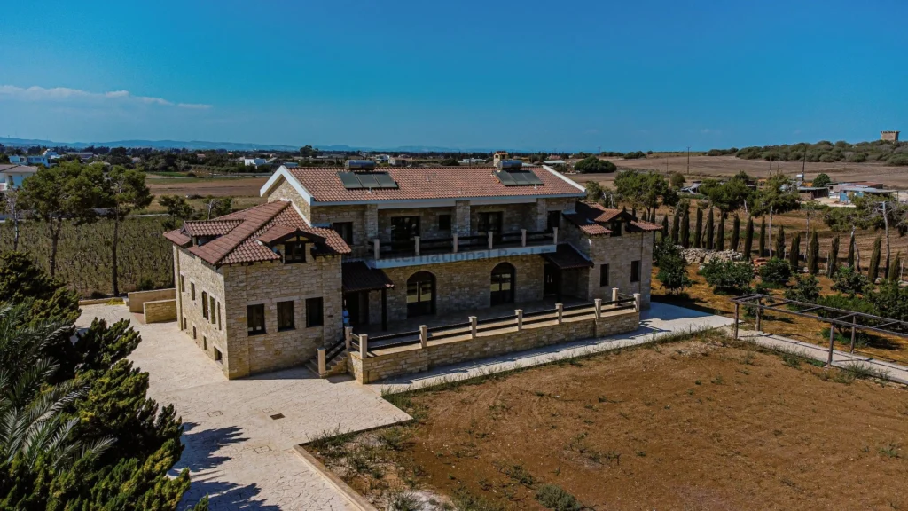 470m² House for Sale in Pervolia Larnacas