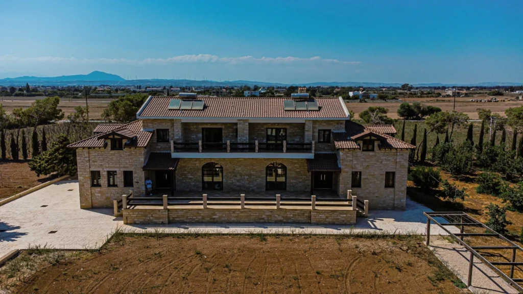 470m² House for Sale in Pervolia Larnacas