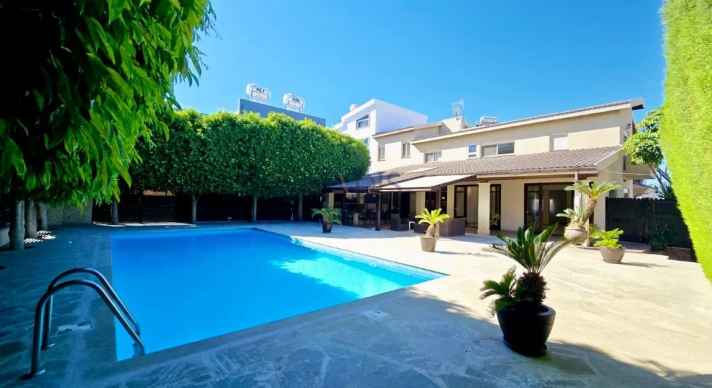 5 Bedroom House for Sale in Limassol – Kapsalos