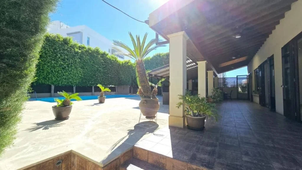 5 Bedroom House for Sale in Limassol – Kapsalos