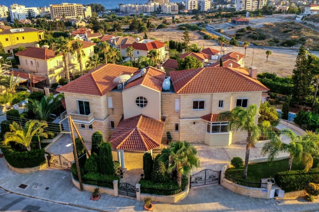 5 Bedroom House for Sale in Agios Tychonas, Limassol District