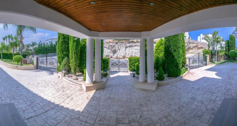 5 Bedroom House for Sale in Agios Tychonas, Limassol District