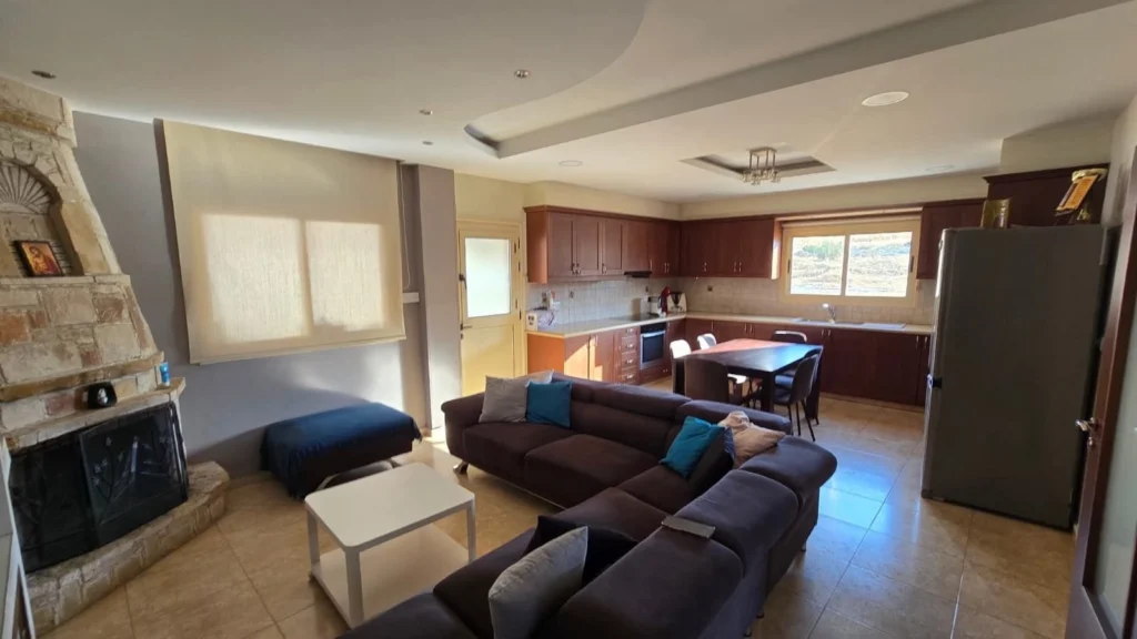 5 Bedroom House for Sale in Trachoni Lemesou, Limassol District