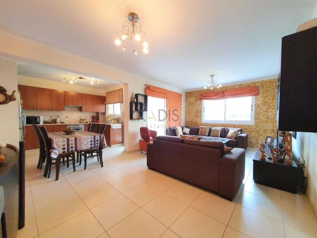 3 Bedroom Apartment for Sale in Limassol – Mesa Geitonia