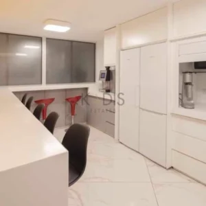 Здание площадью 1072 м² на продажу в Лимассоле – Неаполис