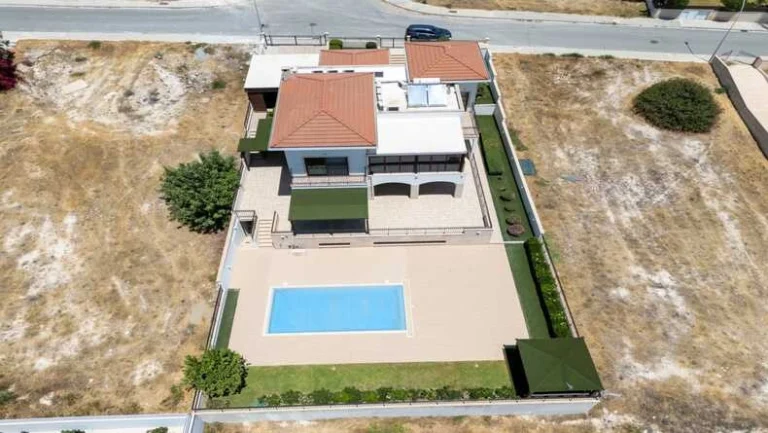 6+ Bedroom House for Sale in Limassol District