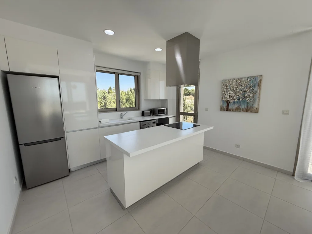 3 Bedroom Apartment for Sale in Paphos – Universal