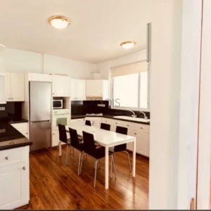 Офис 175 м² в аренду в Лимассоле — Агия Зони