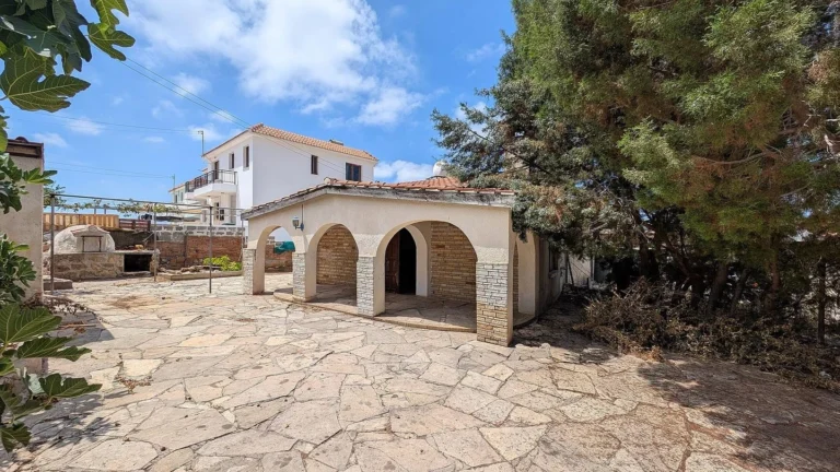 4 Bedroom House for Sale in Paphos – Emba