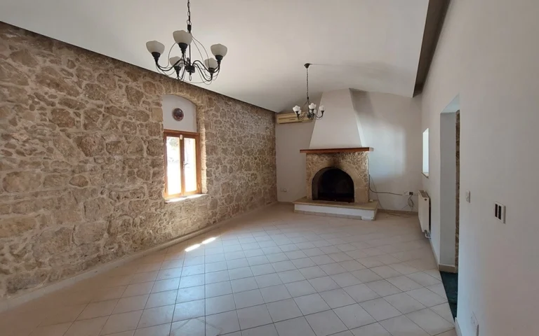 5 Bedroom House for Sale in Geroskipou, Paphos District
