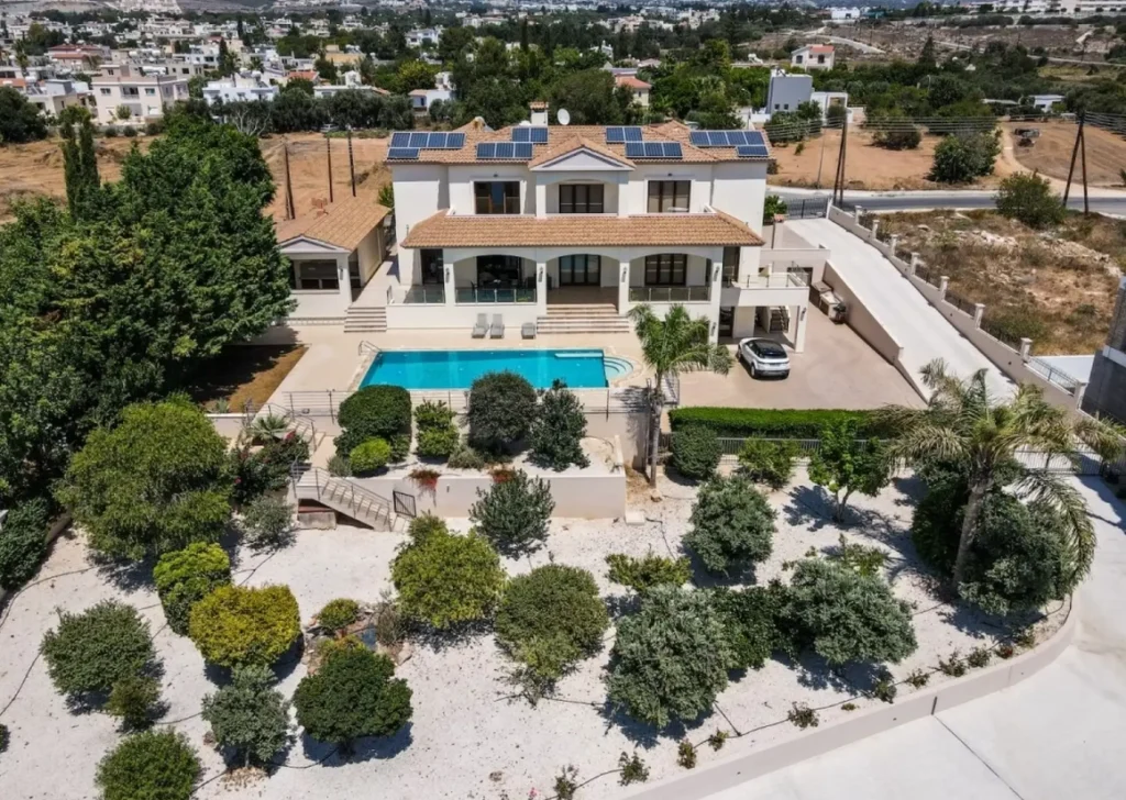 6+ Bedroom House for Sale in Empa, Paphos District