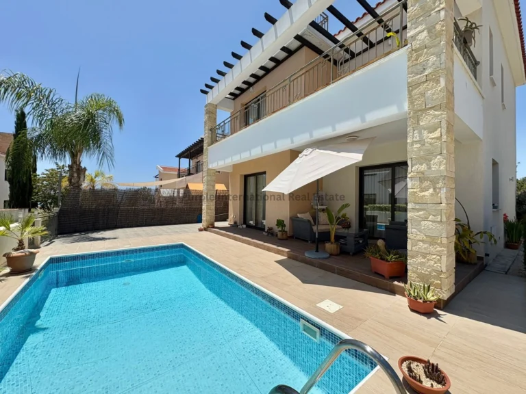 3 Bedroom House for Sale in Peyia, Paphos District