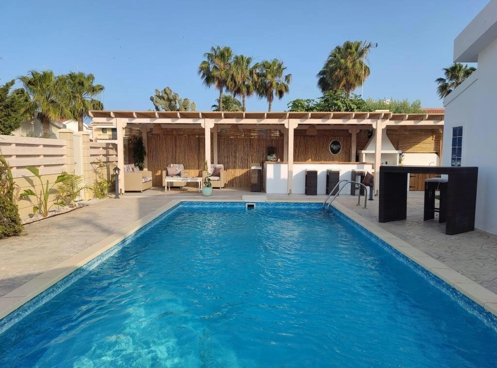 3 Bedroom House for Sale in Meneou, Larnaca District