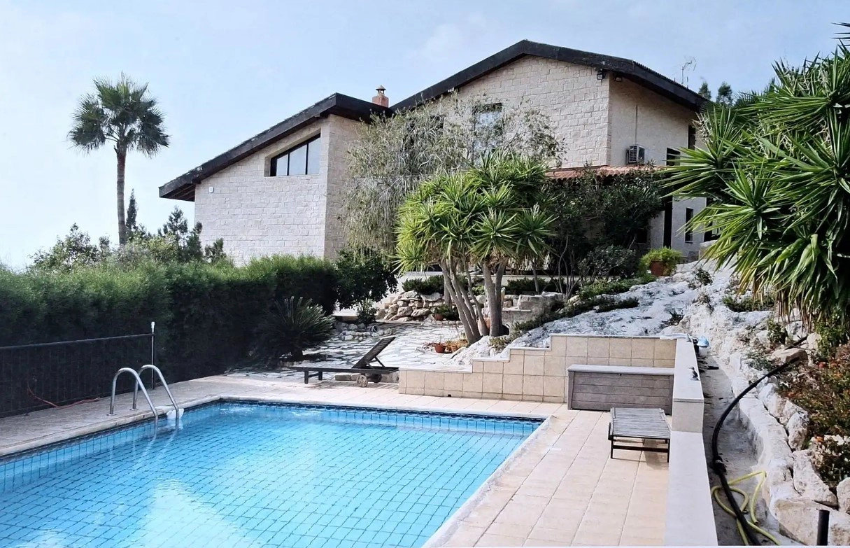 4 Bedroom House for Sale in Agios Tychonas, Limassol District