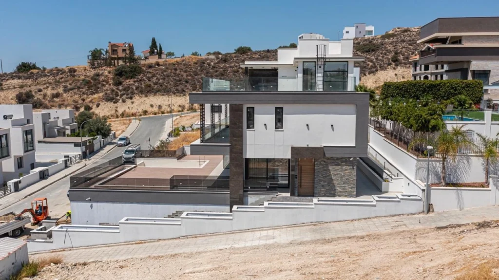 5 Bedroom House for Sale in Limassol – Mesa Geitonia