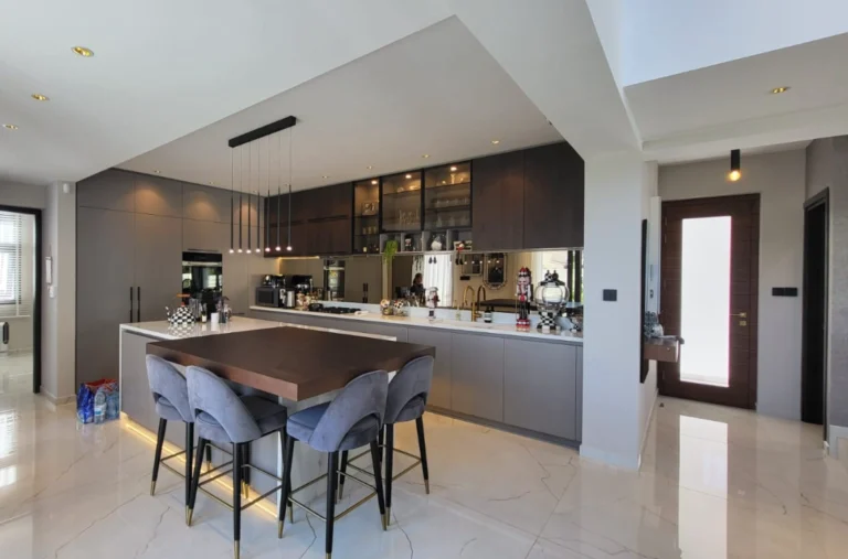 5 Bedroom House for Sale in Livadia Larnakas, Larnaca District