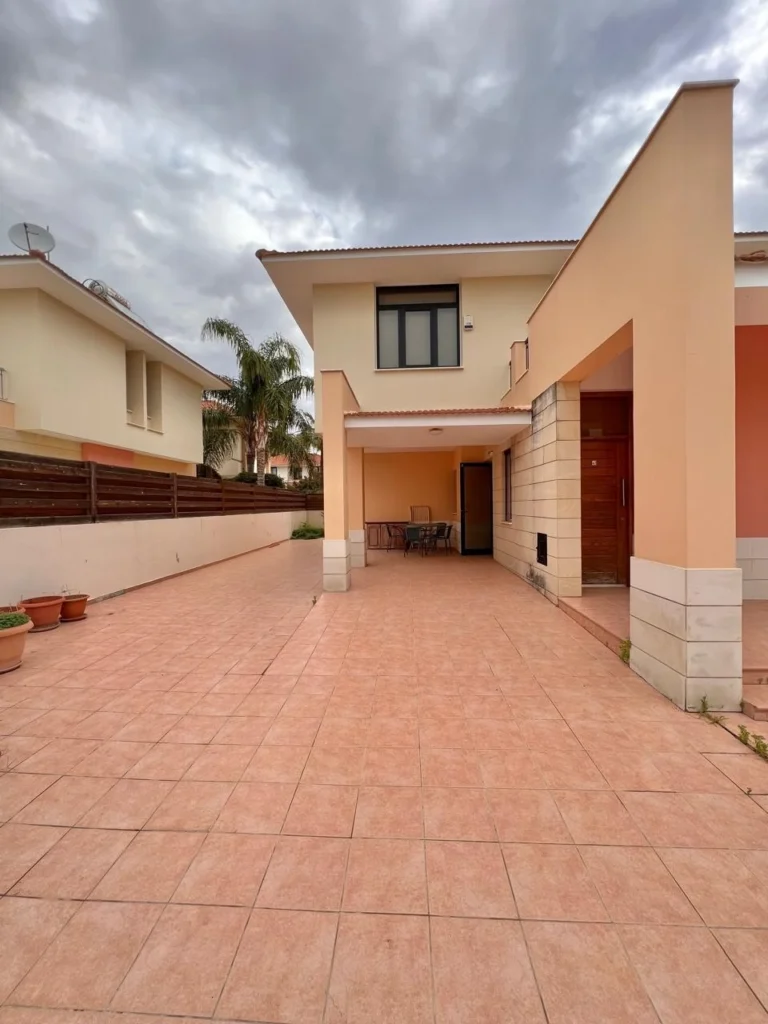 Cheap Houses and Villas for Sale Larnaca up to 800000 euro