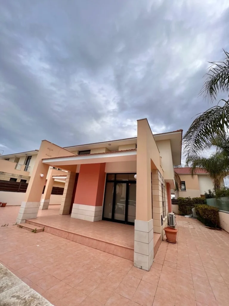 Cheap Houses and Villas for Sale Larnaca up to 800000 euro