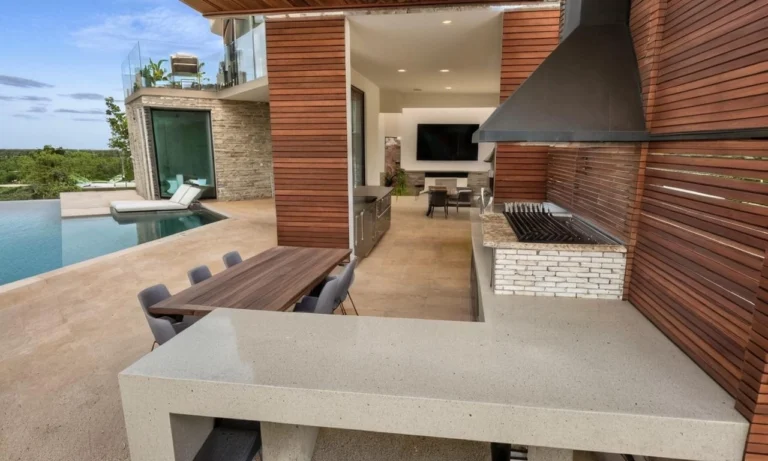 5 Bedroom House for Sale in Pegeia, Paphos District