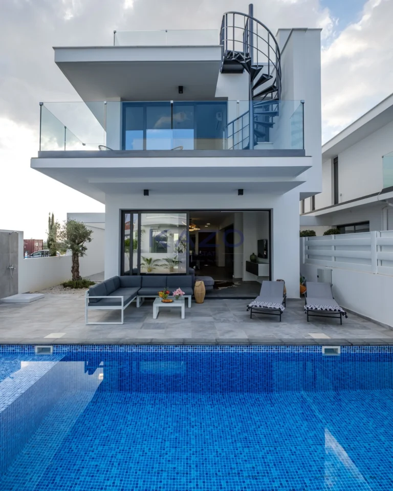 5 Bedroom House for Sale in Oroklini, Larnaca District