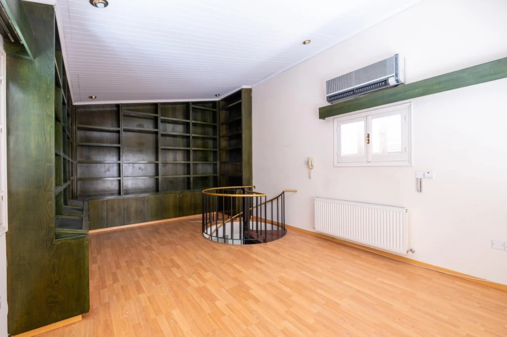 536m² Building for Sale in Agios Dometios, Nicosia District