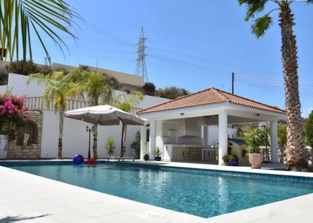 4 Bedroom House for Sale in Pyrgos Lemesou, Limassol District