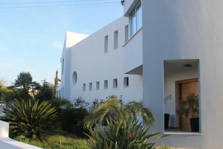 5 Bedroom House for Sale in Paphos – Anavargos