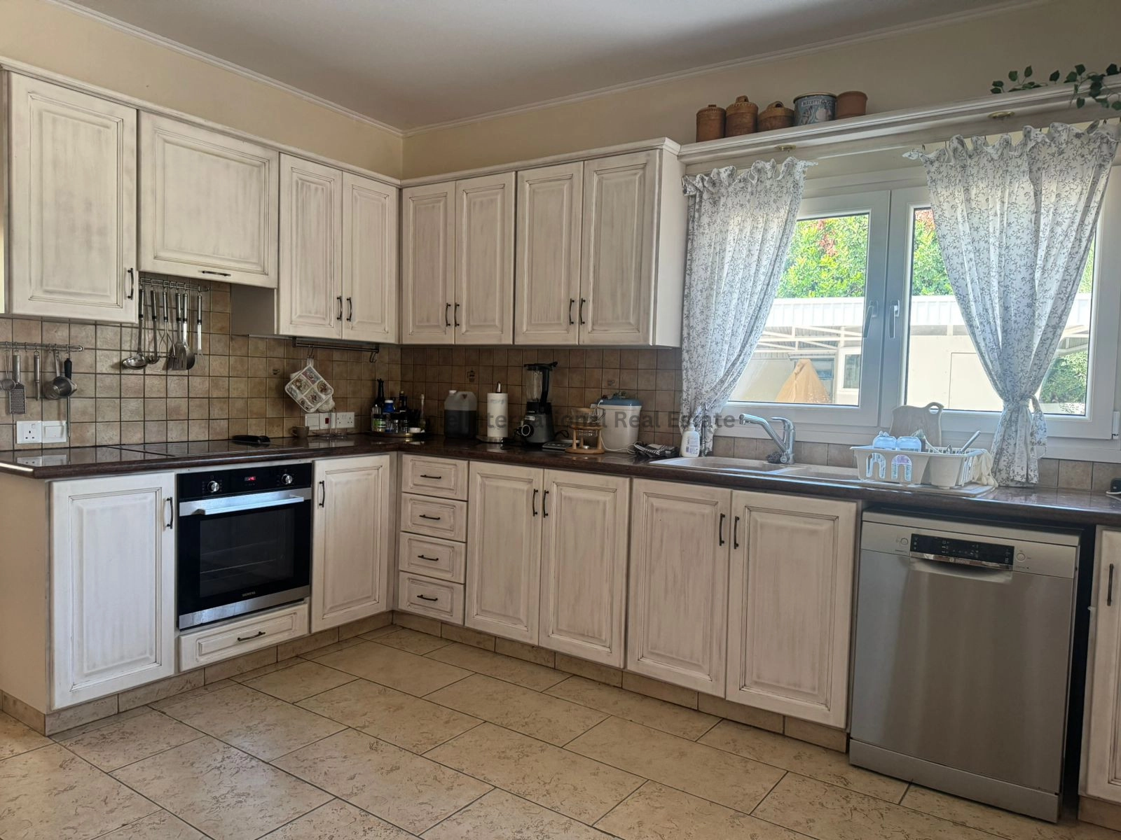 4 Bedroom House for Sale in Pyrgos Lemesou, Limassol District