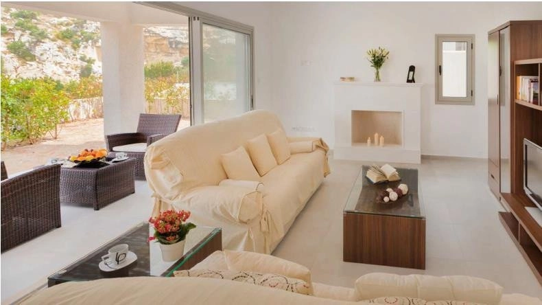 4 Bedroom House for Sale in Kamares, Paphos District