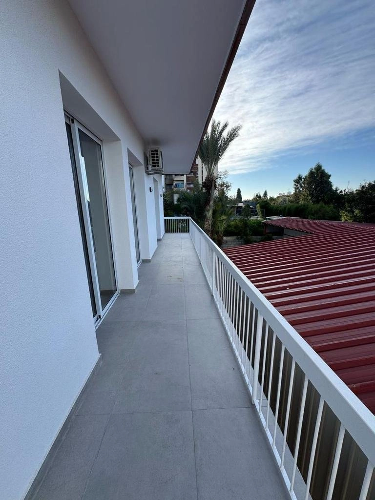 400m² Office for Rent in Limassol District